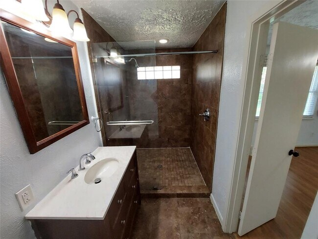 Building Photo - 3807 Quiet Pl Dr