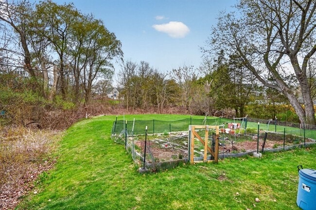 Building Photo - 13 Pleasant St