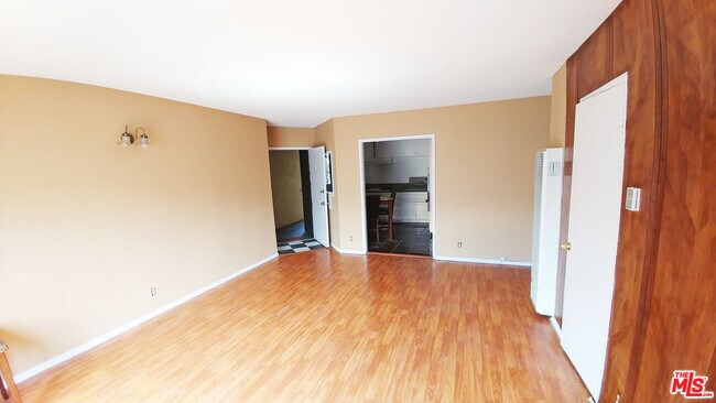 Building Photo - 4106 Rosewood Ave