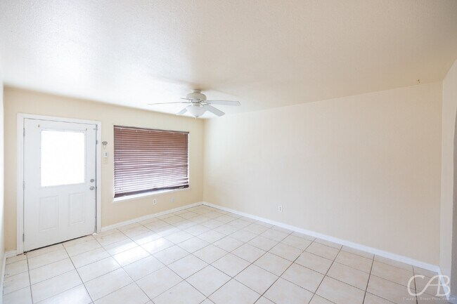 Building Photo - 2902 Bennett Dr