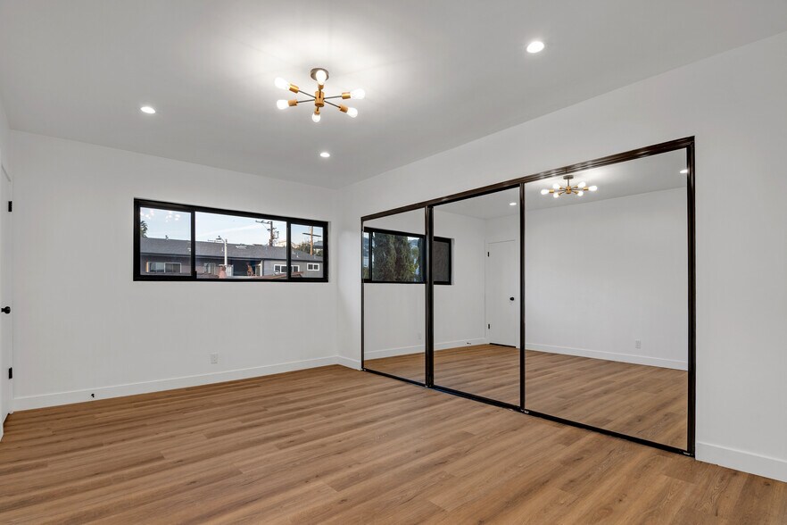 Building Photo - 950 Havenhurst Dr