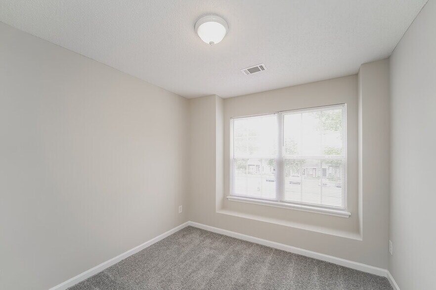 Building Photo - 16927 Greenlawn Hills Ct