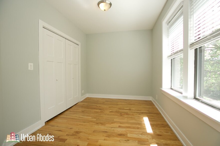 Building Photo - 3908 N Janssen Ave