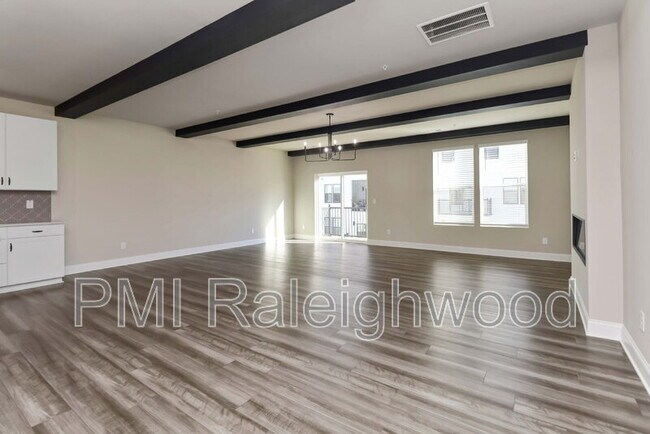 Building Photo - 1245 S Blount St