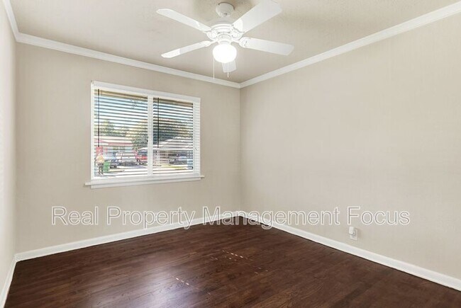 Building Photo - 1725 Brake Dr