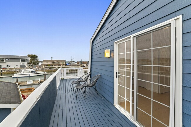 Building Photo - 4132 Matia Dr