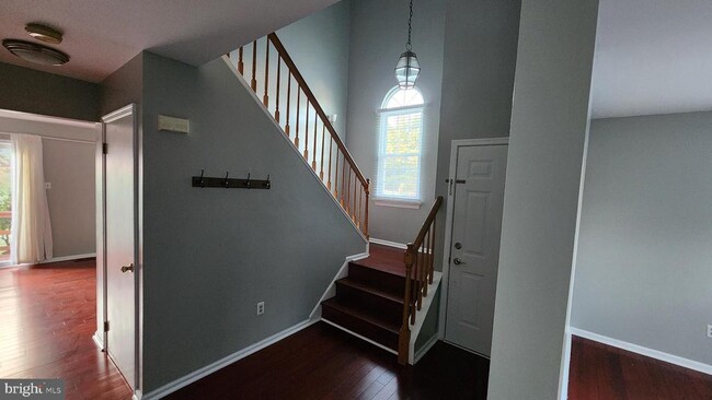 Building Photo - 500 Stratford Ct