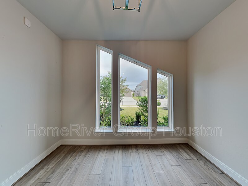 Building Photo - 8926 Emerald Cane Dr