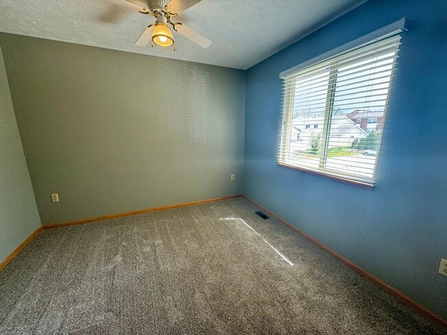 Building Photo - 3 bed 2 bath ZERO entry townhouse in Capitol Beach