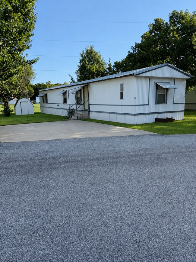 Building Photo - 300 Murls Lake Rd
