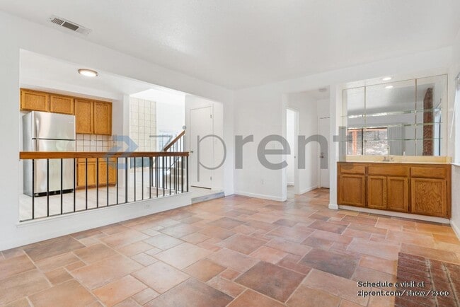 Building Photo - 5429 Cabrillo Sur