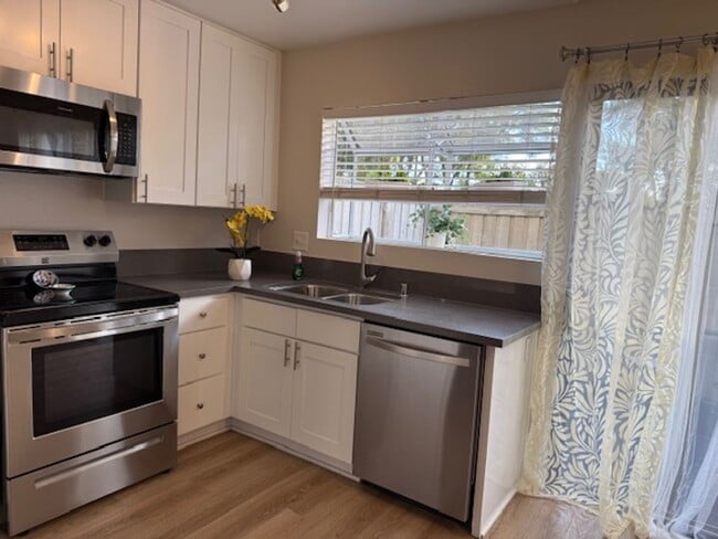 Building Photo - Irvine 2 bedroom with Upgrades