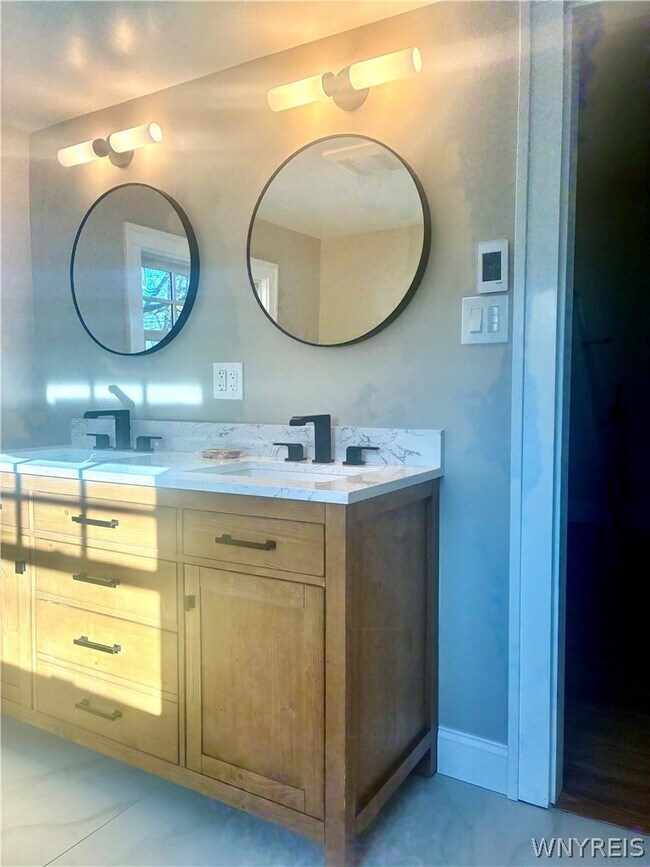 Building Photo - 385 Berryman Dr