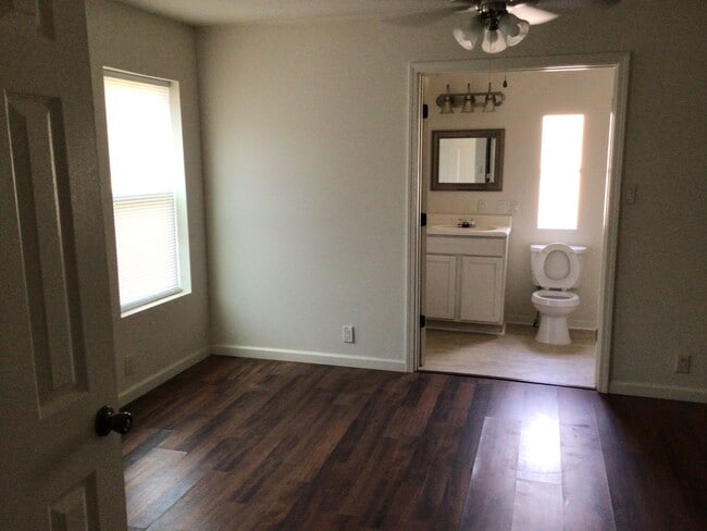 Building Photo - 3-Bedroom/ 2-Bath Mobile Home with Large Y...