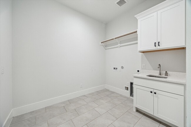 Building Photo - 626 Attingham Dr