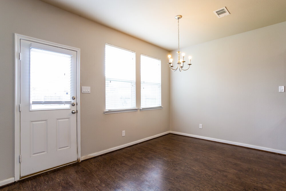 Building Photo - 23630 Maple View Dr