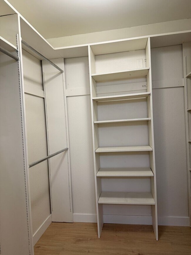Building Photo - Stunning Midtown 2 Bedroom 2 Bath Townhome in Gated Community!