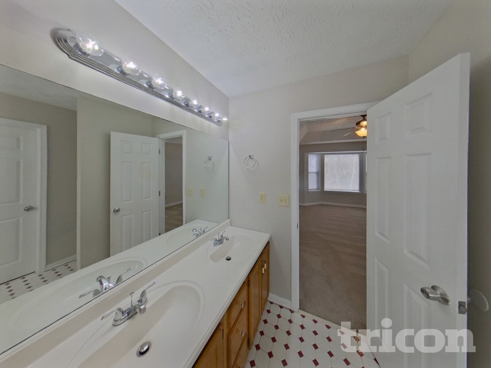 Building Photo - 5085 Forest View Trail