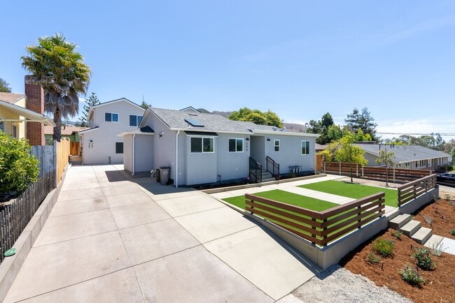 Building Photo - AVAILABLE FOR 2026-2027 SCHOOL YEAR...14 B...