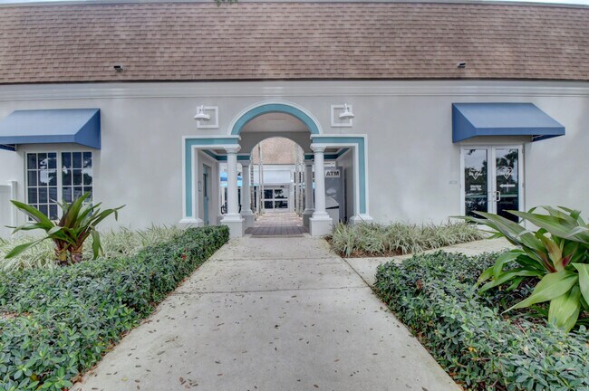 Building Photo - 984 Normandy Ln