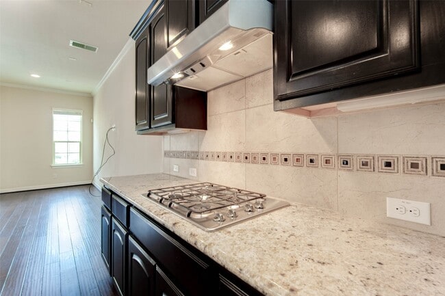 Building Photo - 2710 Shadybrook Meadow Dr