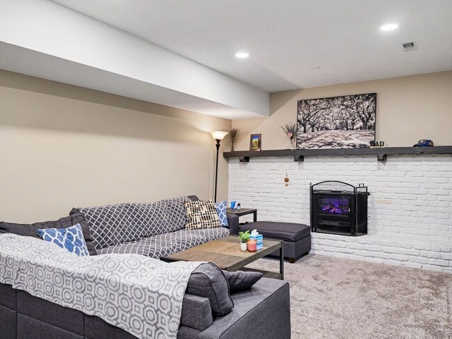 Building Photo - 1801 Sherry Dr