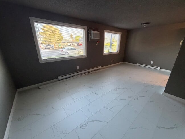 Building Photo - 15 N Sheppard Pl