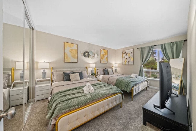 Building Photo - 9504 Carroll Canyon Rd