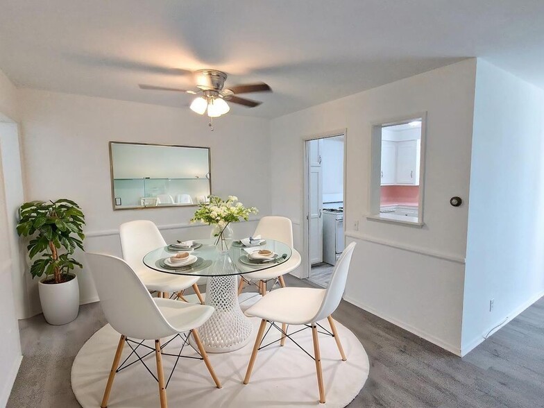 Building Photo - 1130 S Clark Dr