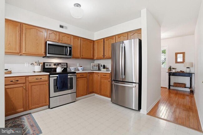 Building Photo - 468 Berkshire Dr