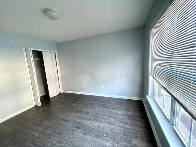 Building Photo - 400 Grayson Way