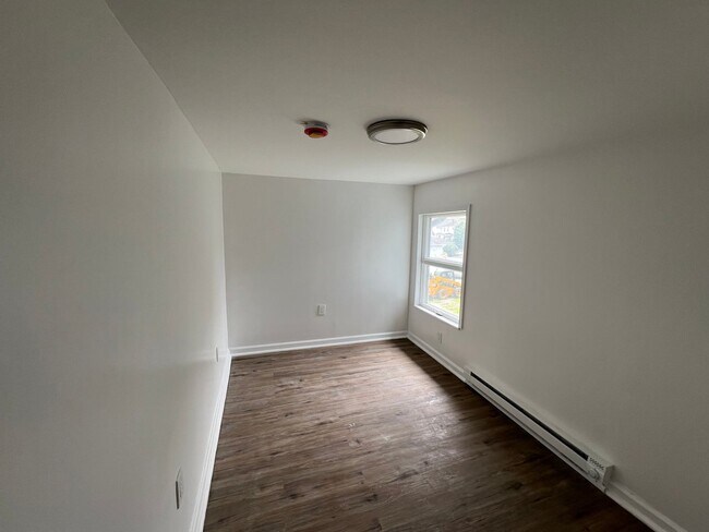 Building Photo - 1143-1145 Eynon St