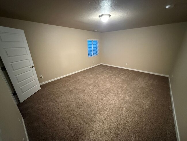 Building Photo - Spacious Modern 5-Bedroom Ranch Home in Hi...