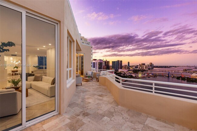 Building Photo - 808 Brickell Key Dr