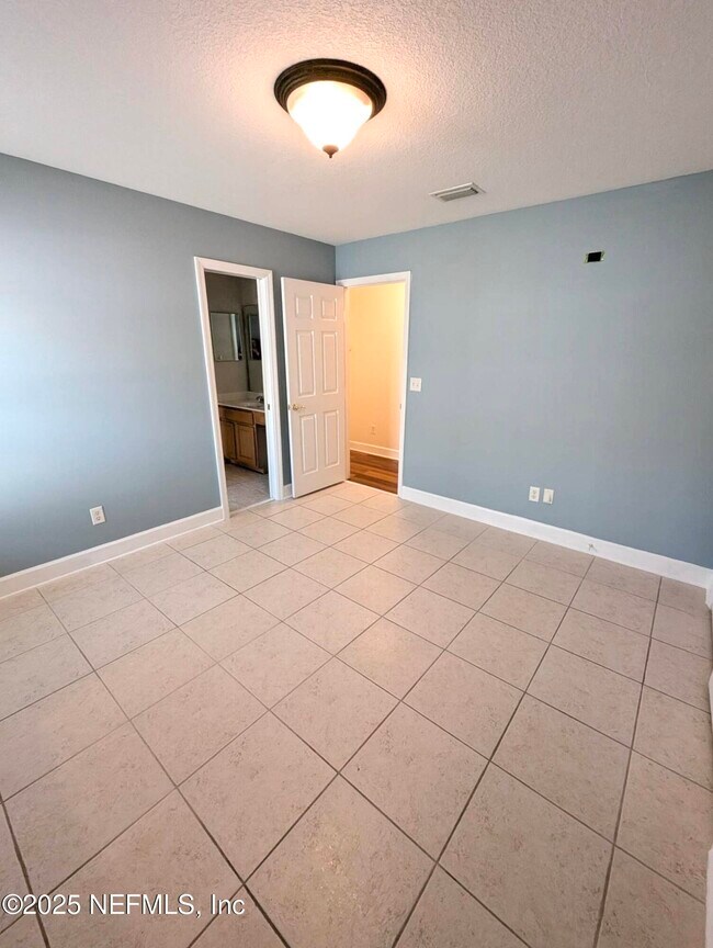 Building Photo - 2461 Southern Links Dr