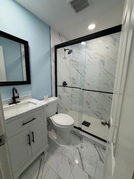 Building Photo - 4768 Cole St