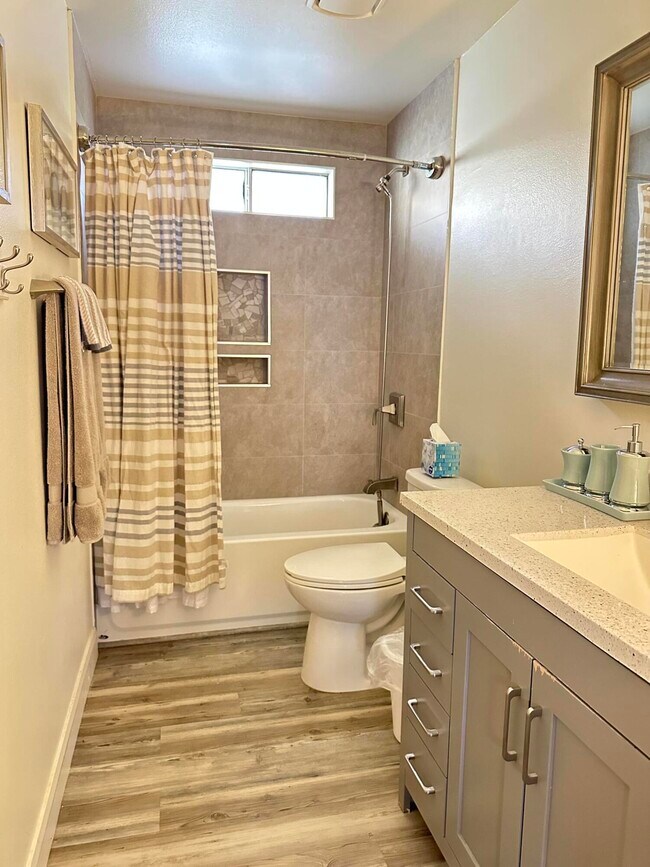 Building Photo - 54445 Avenida Alvarado