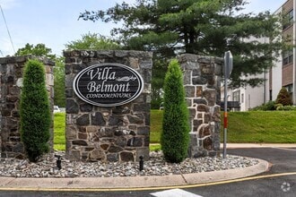 Building Photo - 1 Bedroom Condo Walking distance to Univer...