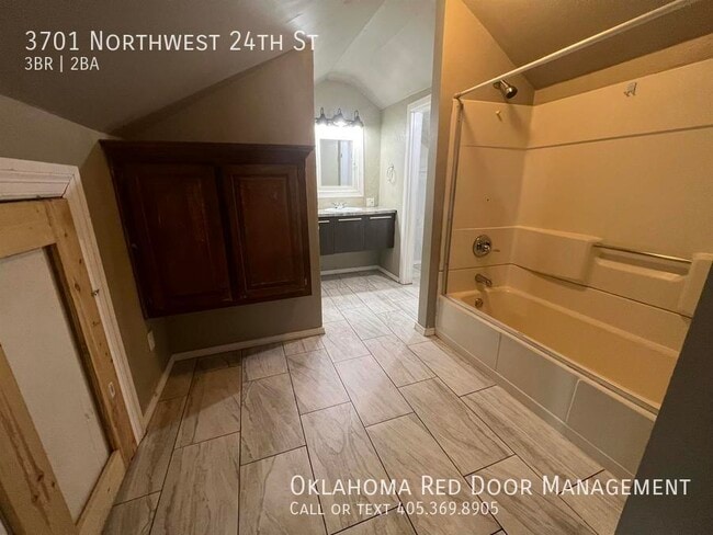 Building Photo - 3701 NW 24th St