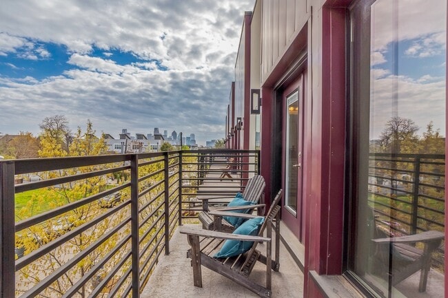 Building Photo - Stylish 2BR/2.5BA Townhome in Prime East Dallas – Attached Garage, Unbeatable Location