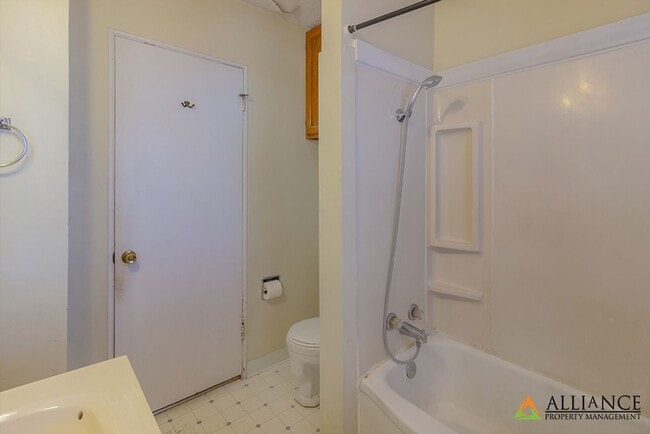 Building Photo - Cute Home Near Anneberg Park!