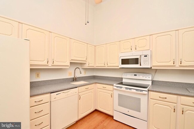 Building Photo - 10048 Wood Sorrels Ln