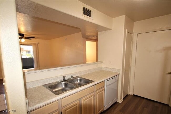 Building Photo - 555 E Silverado Ranch Blvd