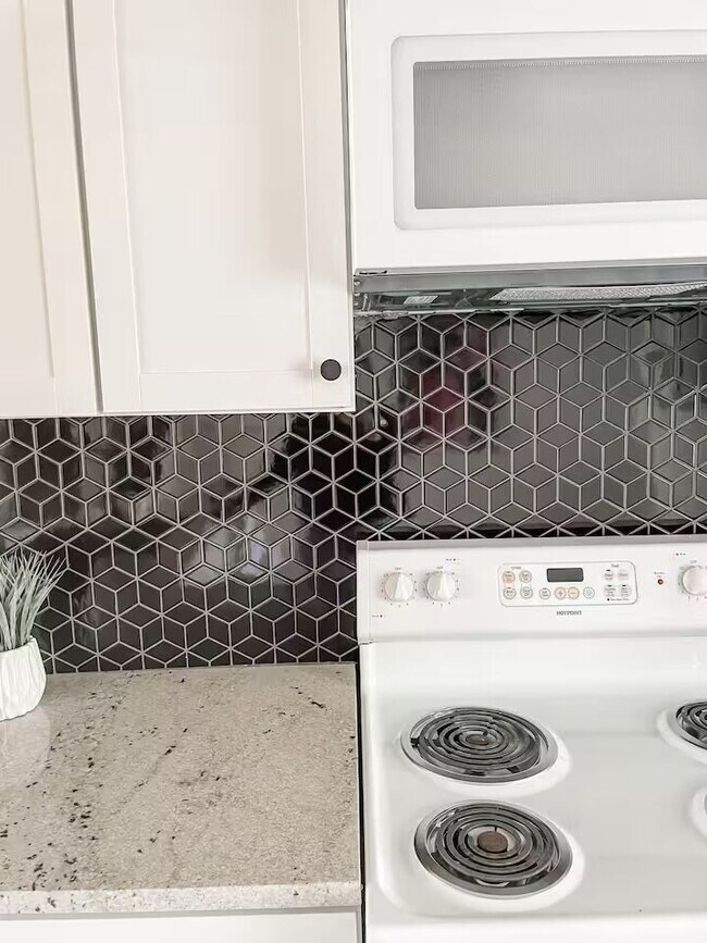 Building Photo - 253 E Stephenson St