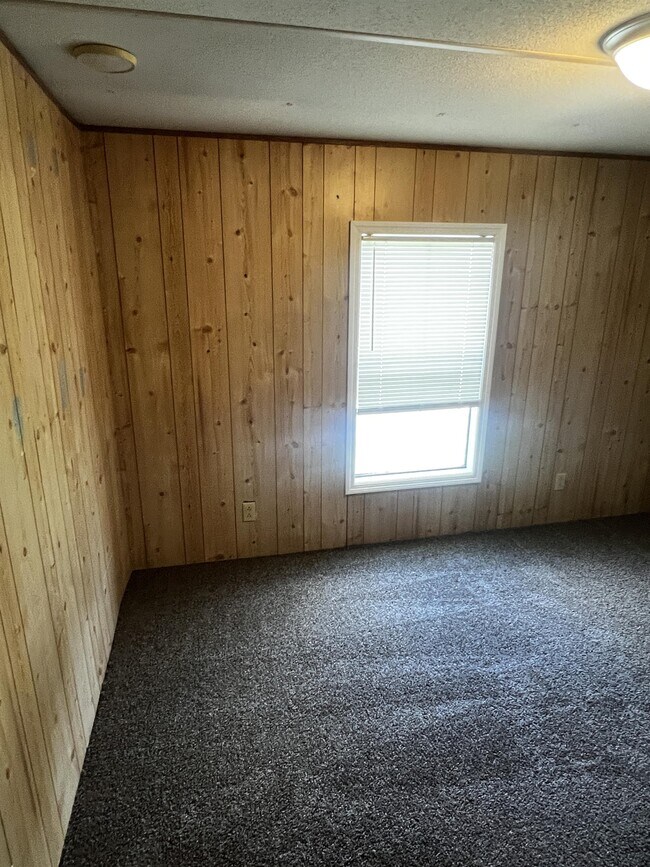 Building Photo - 1027 Aaron Ln
