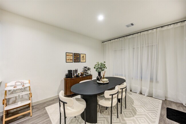 Building Photo - 6846 Dell Vista Drive