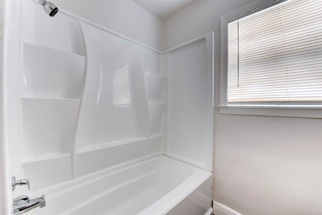 Building Photo - 1209 Cabell St