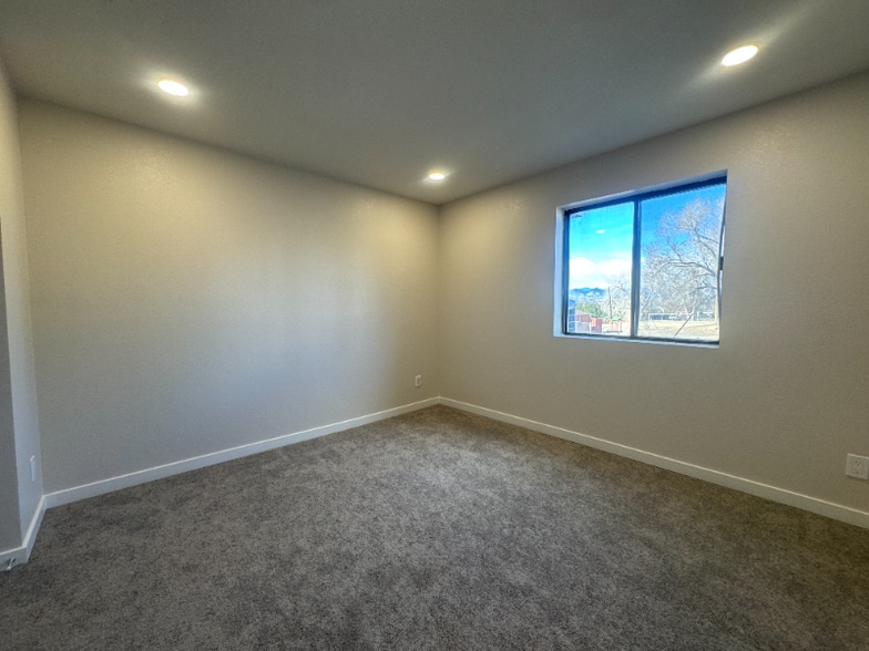 Building Photo - 2929 W Floyd Ave