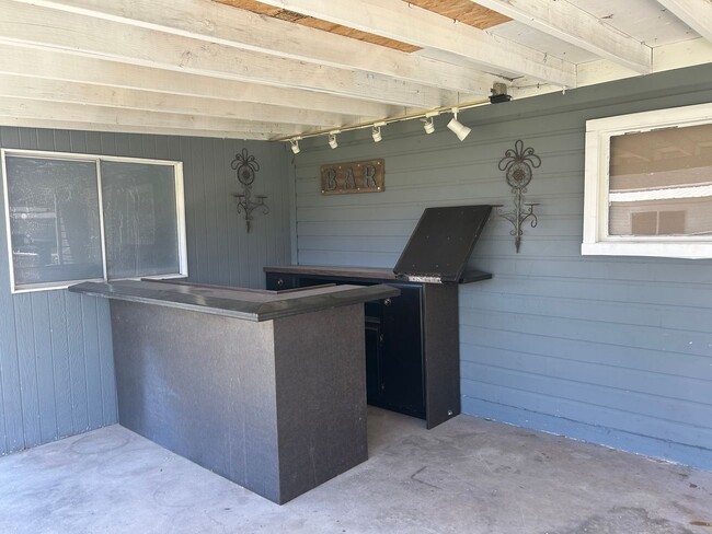 Building Photo - 3 Bedroom 1.75 Bathrooms House in Springvi...