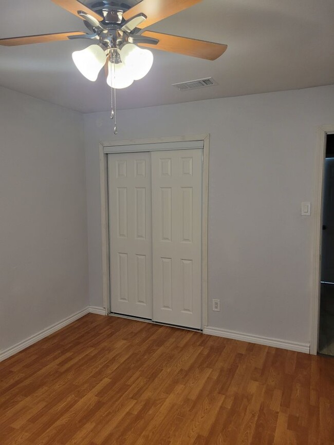 Building Photo - 1613 Legend Dr